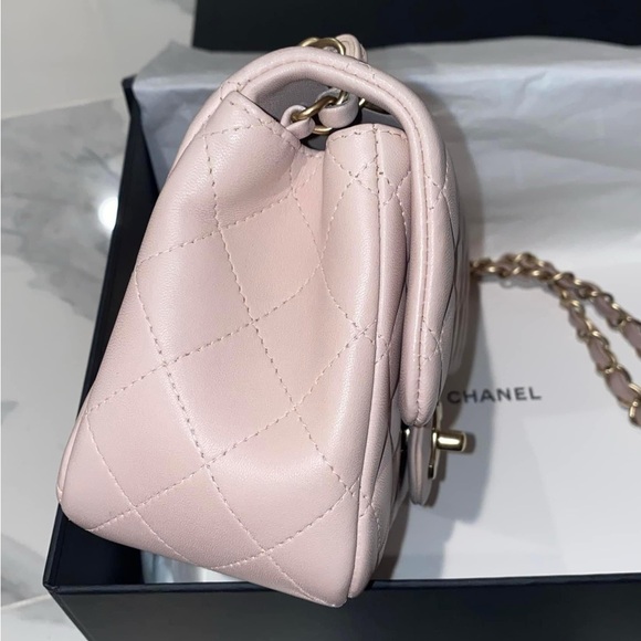 Like new mini square lambskin - Picture 4 of 6